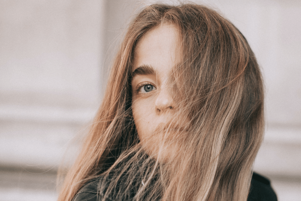 6 Organic & NonToxic Dry Shampoos To Revive Even the Dirtiest Hair